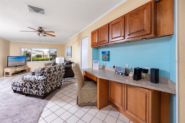 2096 MASSACHUSETTS AVENUE NE, St Petersburg, FL 33703