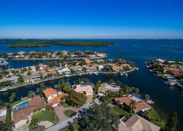 2096 MASSACHUSETTS AVENUE NE, St Petersburg, FL 33703