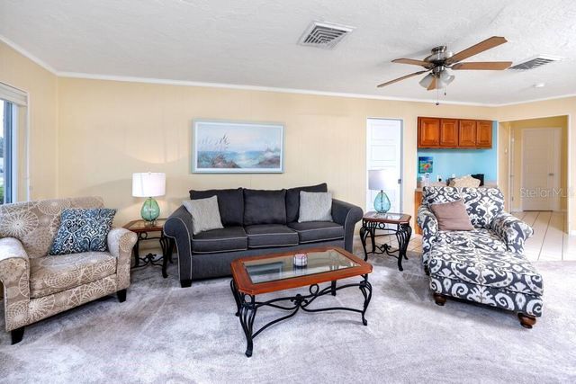2096 MASSACHUSETTS AVENUE NE, St Petersburg, FL 33703