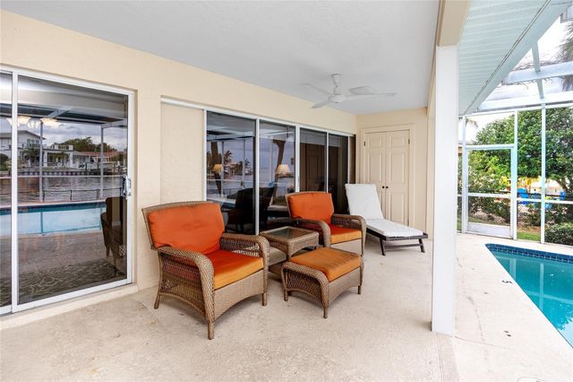 2096 MASSACHUSETTS AVENUE NE, St Petersburg, FL 33703