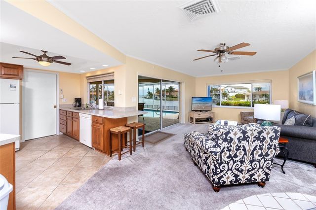 2096 MASSACHUSETTS AVENUE NE, St Petersburg, FL 33703