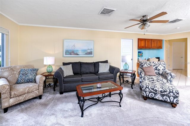 2096 MASSACHUSETTS AVENUE NE, St Petersburg, FL 33703