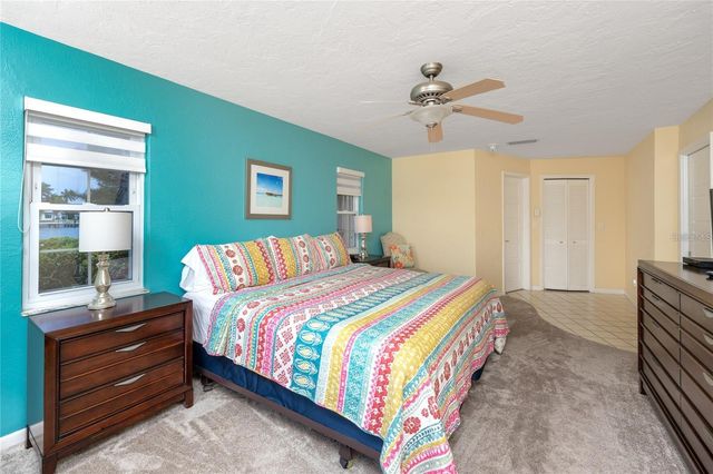 2096 MASSACHUSETTS AVENUE NE, St Petersburg, FL 33703