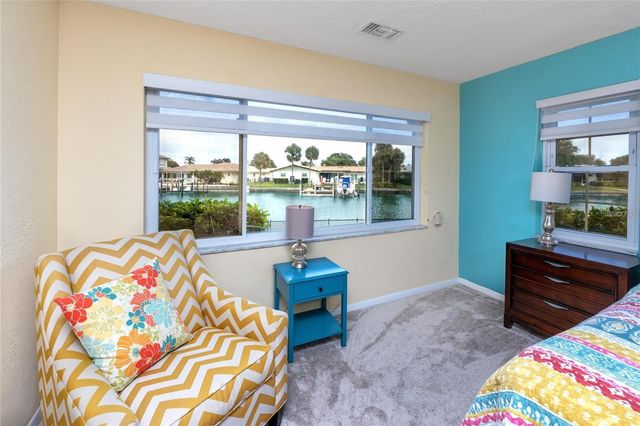 2096 MASSACHUSETTS AVENUE NE, St Petersburg, FL 33703