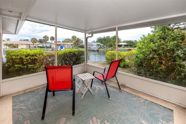2096 MASSACHUSETTS AVENUE NE, St Petersburg, FL 33703