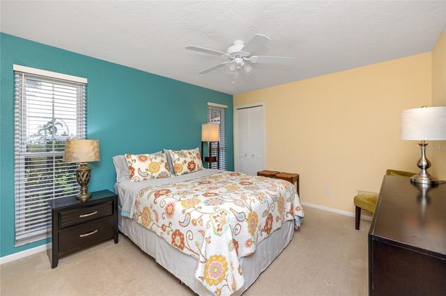 2096 MASSACHUSETTS AVENUE NE, St Petersburg, FL 33703