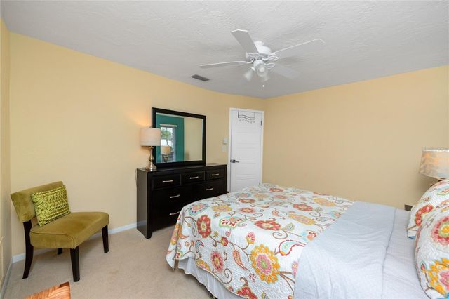 2096 MASSACHUSETTS AVENUE NE, St Petersburg, FL 33703