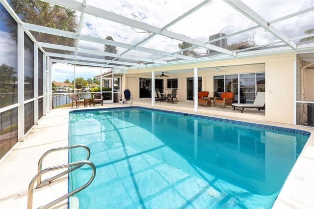2096 MASSACHUSETTS AVENUE NE, St Petersburg, FL 33703