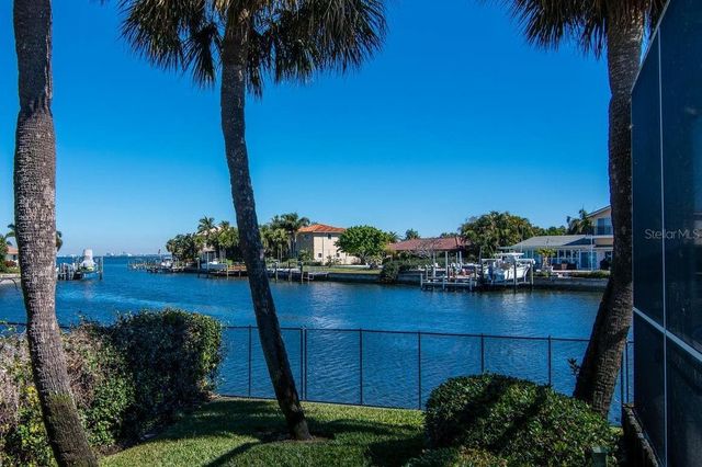 2096 MASSACHUSETTS AVENUE NE, St Petersburg, FL 33703