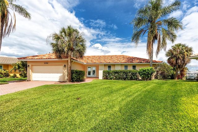 2096 MASSACHUSETTS AVENUE NE, St Petersburg, FL 33703