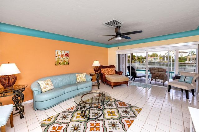 2096 MASSACHUSETTS AVENUE NE, St Petersburg, FL 33703