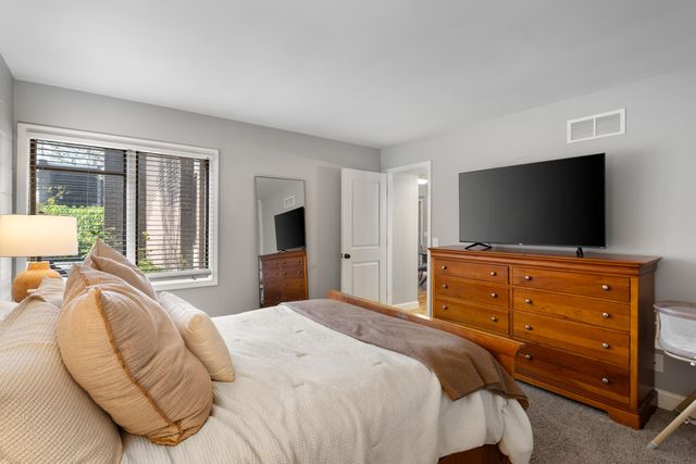 805 S Despelder Street 19, Grand Haven, MI 49417