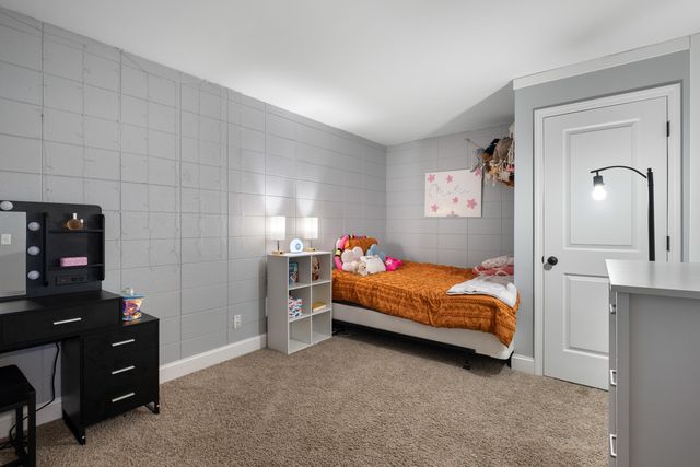 805 S Despelder Street 19, Grand Haven, MI 49417