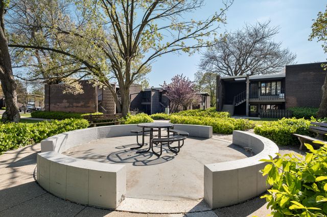 805 S Despelder Street 19, Grand Haven, MI 49417