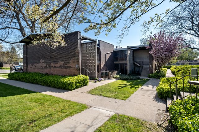 805 S Despelder Street 19, Grand Haven, MI 49417