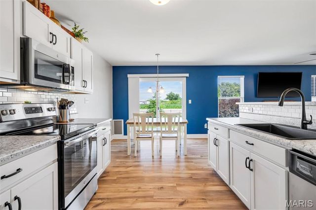 220 Charlestowne Place Drive, St Charles, MO 63301