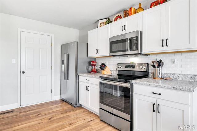 220 Charlestowne Place Drive, St Charles, MO 63301