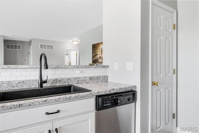 220 Charlestowne Place Drive, St Charles, MO 63301