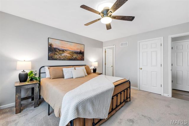 220 Charlestowne Place Drive, St Charles, MO 63301