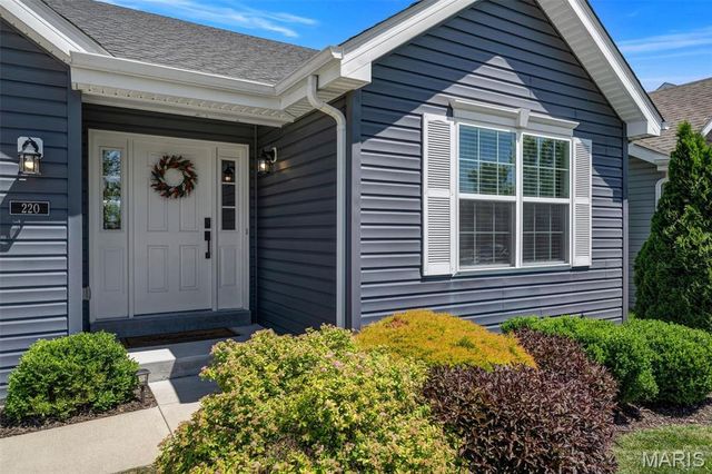 220 Charlestowne Place Drive, St Charles, MO 63301