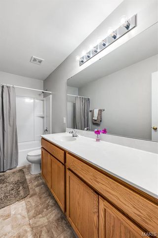 220 Charlestowne Place Drive, St Charles, MO 63301