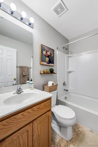 220 Charlestowne Place Drive, St Charles, MO 63301