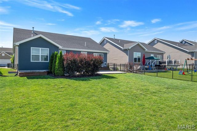 220 Charlestowne Place Drive, St Charles, MO 63301