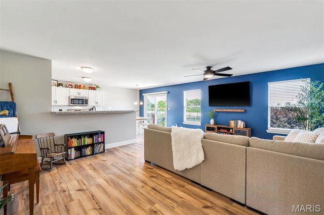 220 Charlestowne Place Drive, St Charles, MO 63301