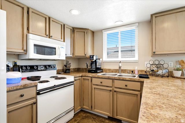 5220 S 2100 W, Roy, UT 84067