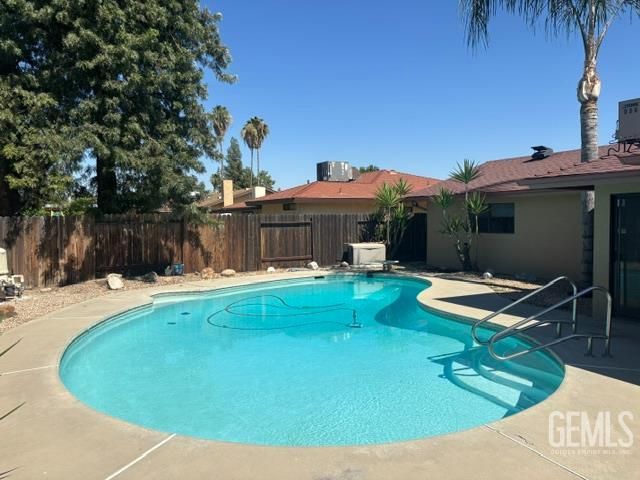 6008 Cardiff Avenue, Bakersfield, CA 93309