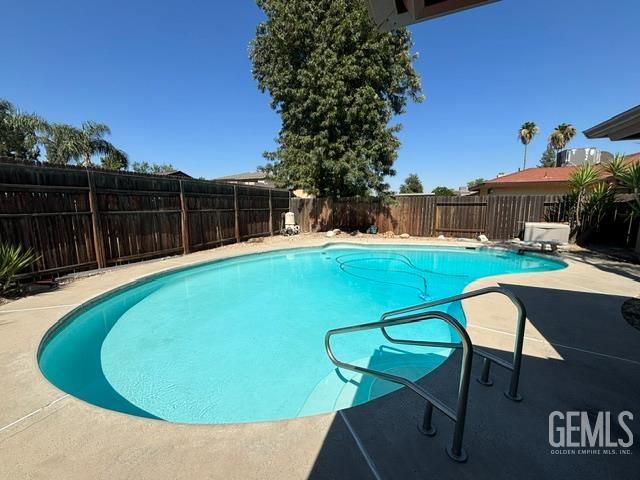 6008 Cardiff Avenue, Bakersfield, CA 93309
