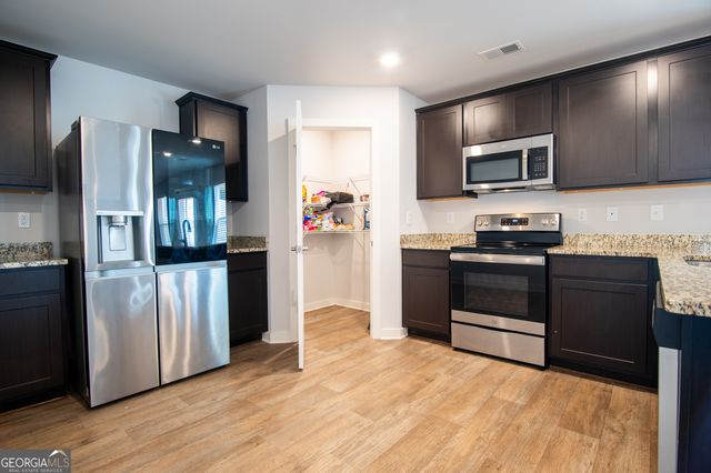 909 Teabiscuit Way, Mcdonough, GA 30253