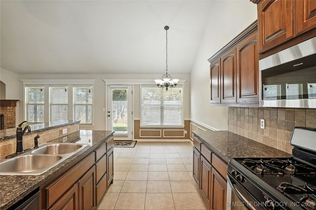 12809 E 69th Street North, Owasso, OK 74055