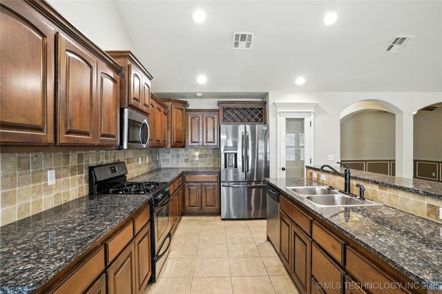 12809 E 69th Street North, Owasso, OK 74055