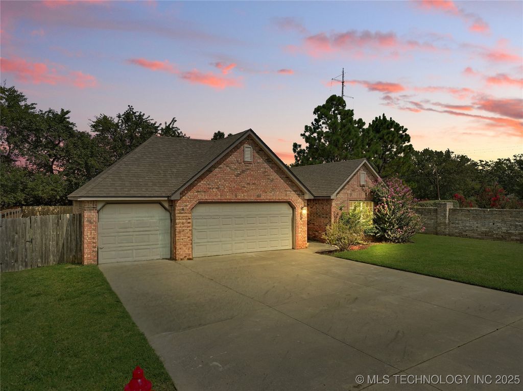 12809 E 69th Street North, Owasso, OK 74055