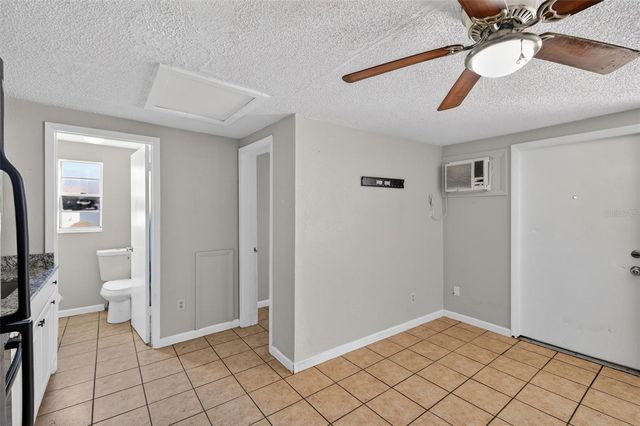 6401 31ST STREET N 4, St Petersburg, FL 33702