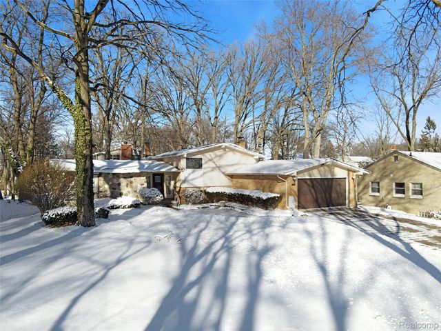 2075 Derby Road, Troy, MI 48084