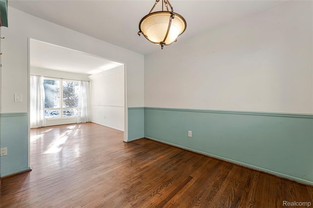 2075 Derby Road, Troy, MI 48084