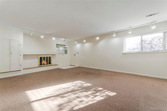 2075 Derby Road, Troy, MI 48084