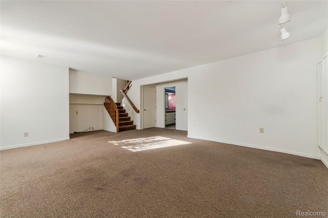 2075 Derby Road, Troy, MI 48084