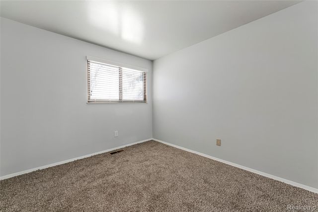 2075 Derby Road, Troy, MI 48084