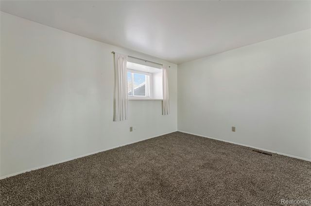 2075 Derby Road, Troy, MI 48084