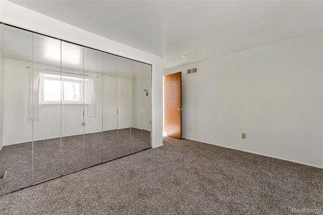 2075 Derby Road, Troy, MI 48084