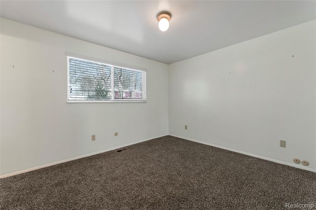 2075 Derby Road, Troy, MI 48084