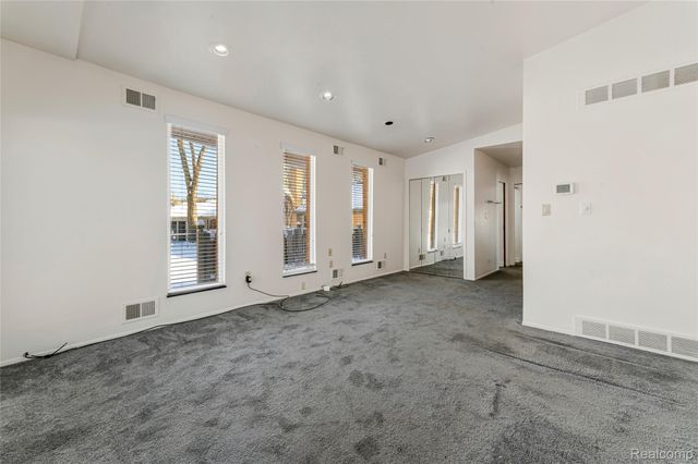 2075 Derby Road, Troy, MI 48084