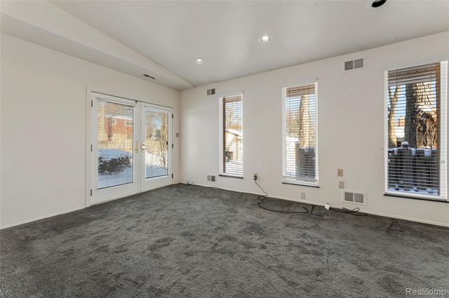 2075 Derby Road, Troy, MI 48084