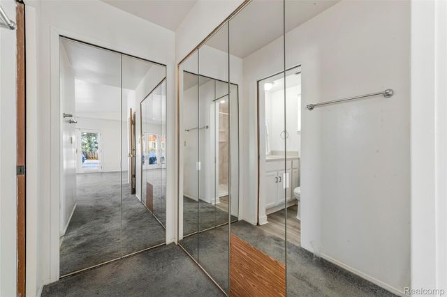 2075 Derby Road, Troy, MI 48084