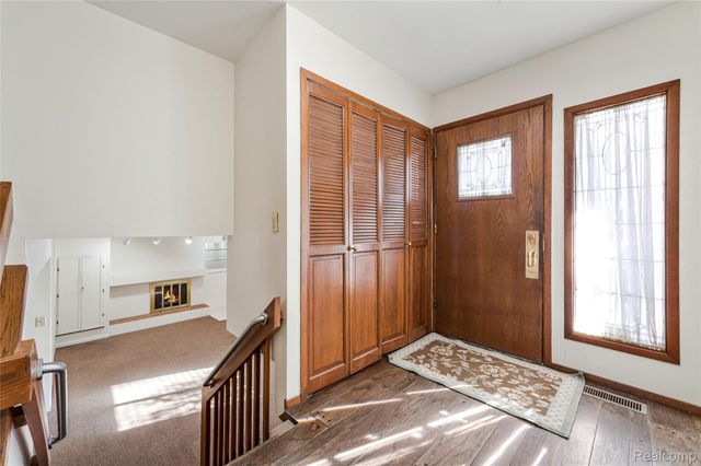 2075 Derby Road, Troy, MI 48084