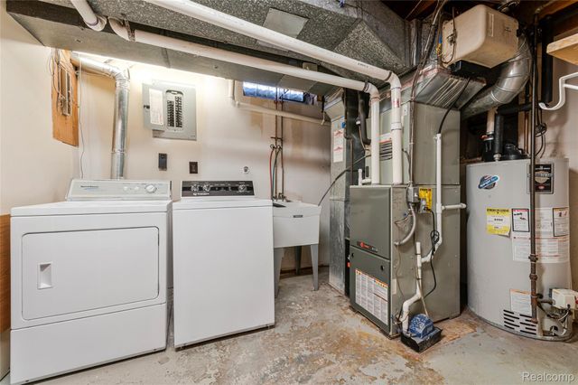 2075 Derby Road, Troy, MI 48084