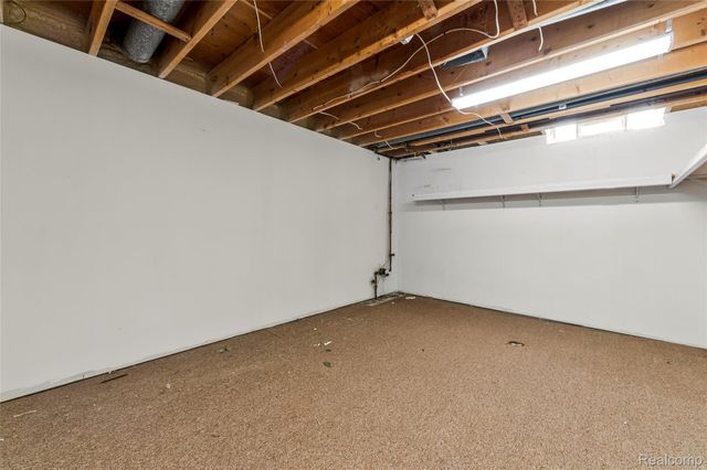 2075 Derby Road, Troy, MI 48084